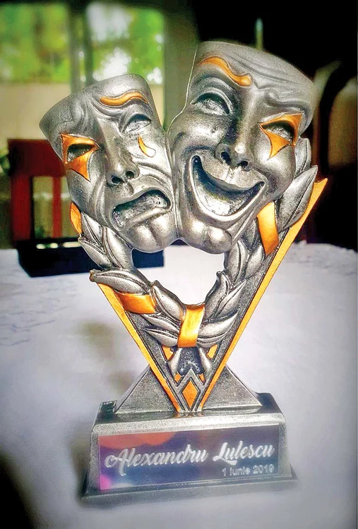Teatrul de Revistă «C. Tănase» și-a premiat «legenda vie»