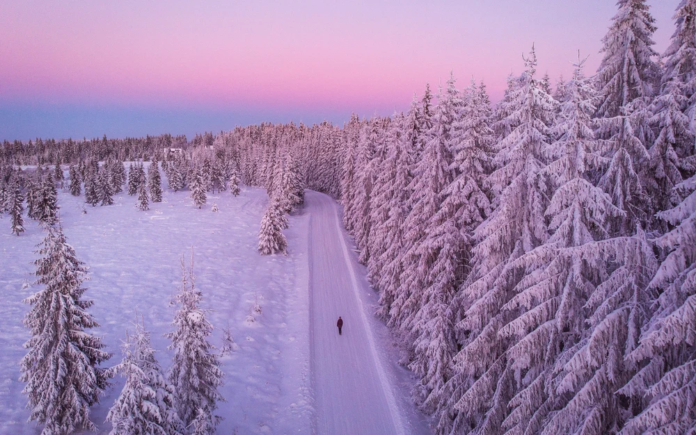 Iernile cu zăpadă vor dispărea treptat în România. Oamenii de știință au calculat cât vor dura verile până în 2100