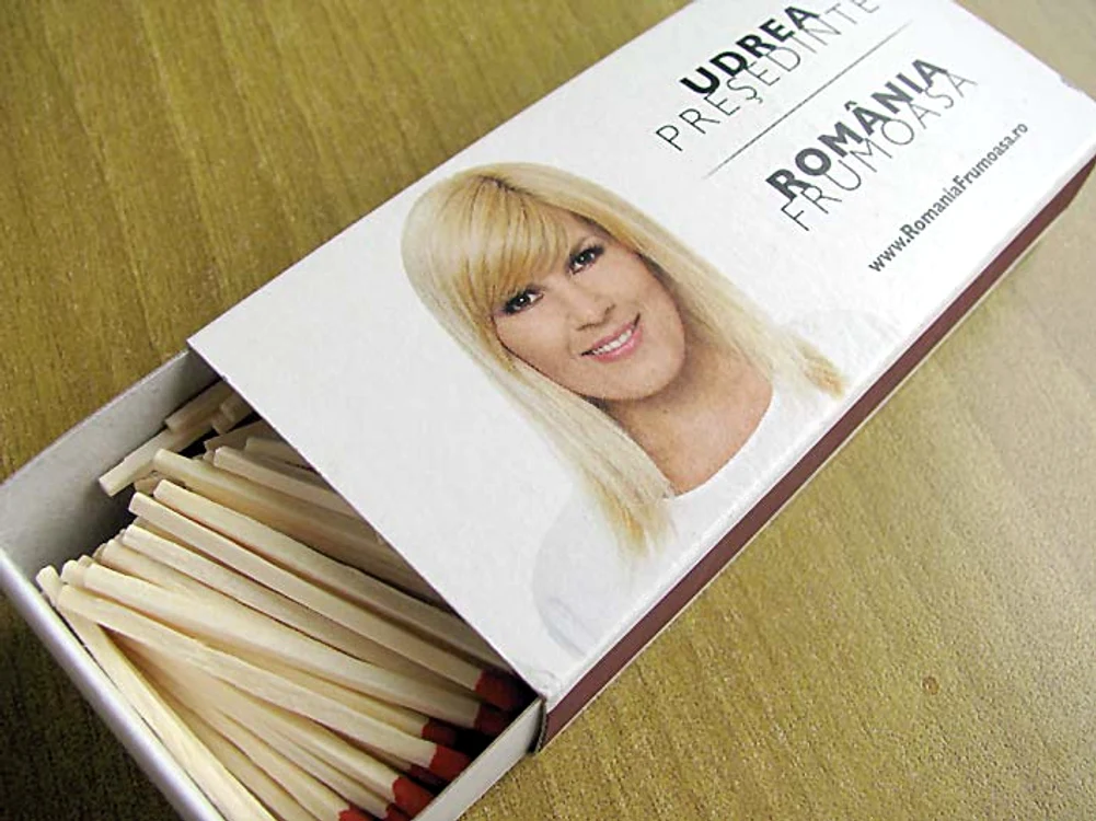 Elena Udrea te ajută să aprinzi focul