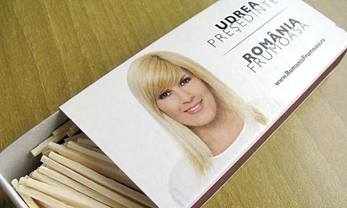 Elena Udrea te ajută să aprinzi focul jpeg