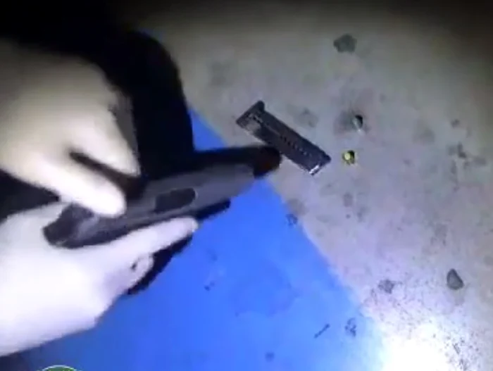 Jandarmii au găsit un pistol în mașină Captură Video Jandarmi 