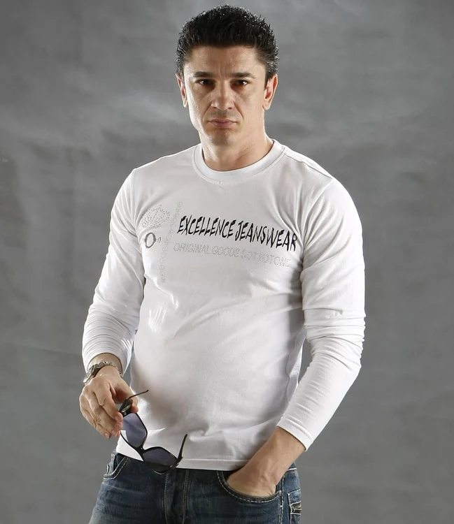 
    Luis LazarusArhiva Click!  