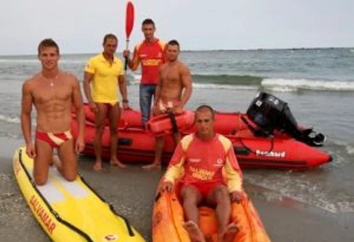 
    Salvamarii cer înființarea Poliției Plajei  