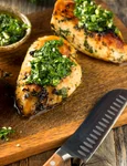 Piept de pui cu sos de usturoi  Sursa foto shutterstock 1424425691 jpg