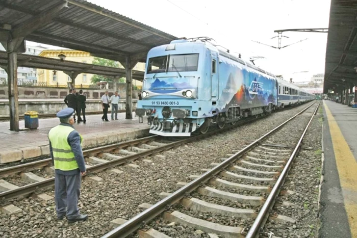 CFR a anunțat că, din cauza temperaturilor ridicate, viteza de circulație a trenurilor va fi redusă, marţi și miercuri, în anumite intervale de timp