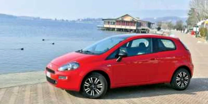 Blocurile optice ale noului model Fiat Punto fac ca acesta să arate mai bine decât precedentul 