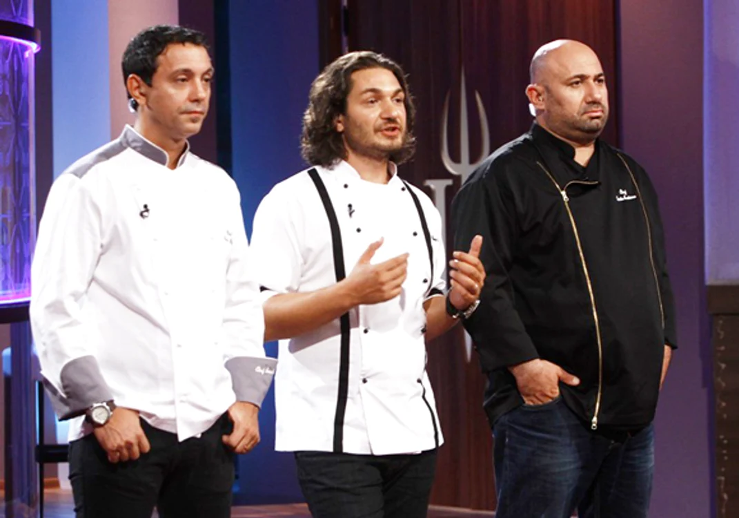 Chefii Sorin Bontea (în stânga), Florin Dumitrescu (în mijloc) și Cătălin Scărlătescu vor reveni cu un nou show culinar