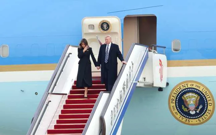 Donald şi Melania Trump sosind pe tărâm chinezesc EPA EFE