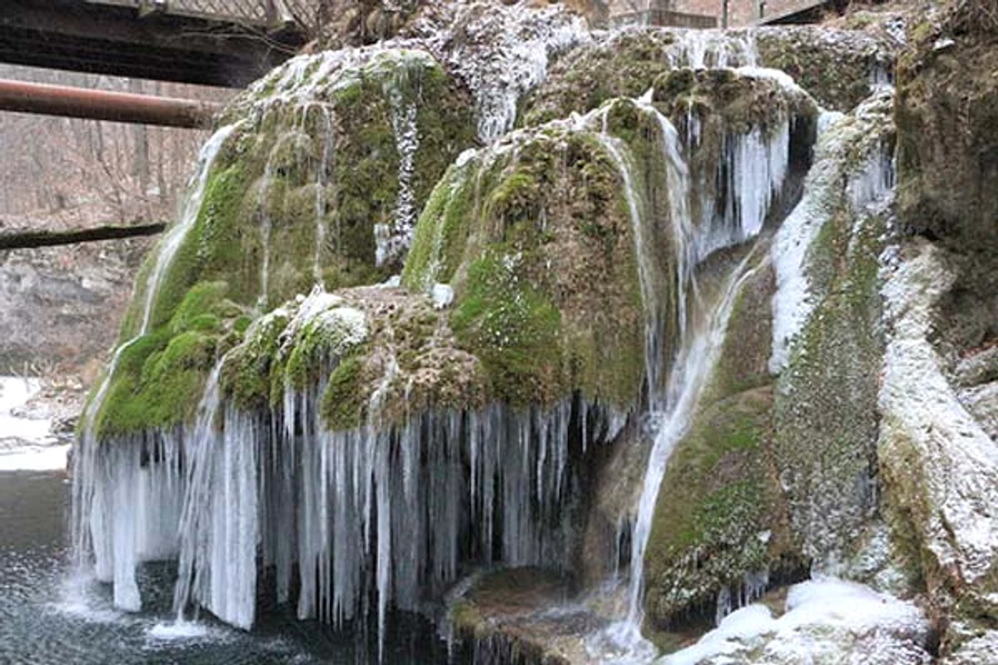 Cascada Bigăr a îngheţat foto: captură video