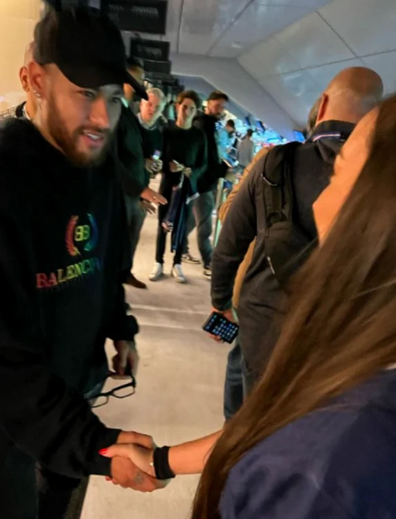 
    Vlăduța Lupău a avut șansa să facă poze cu celebrul Neymarfoto: Instagram  