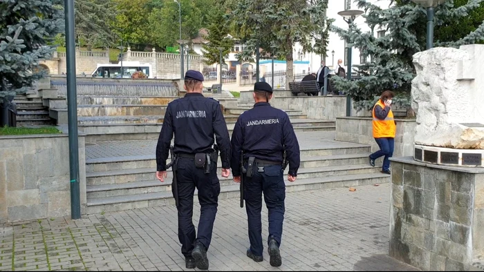 Jandarmii au așteptat o oră să poată identifica petrecăreții Foto: gazetavalceana.ro