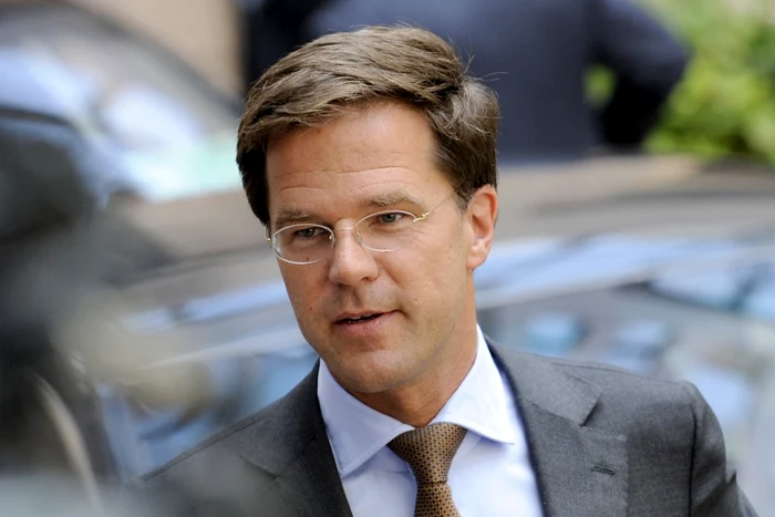 Premierul olandez Mark Rutte (în imagine) trebuie acum să-i convingă pe aleşii din ţara sa asupra garanţiilor primite la Bruxelles FOTO AFP