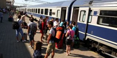 CFR a suplimentat trenurile pe direcţia litoral