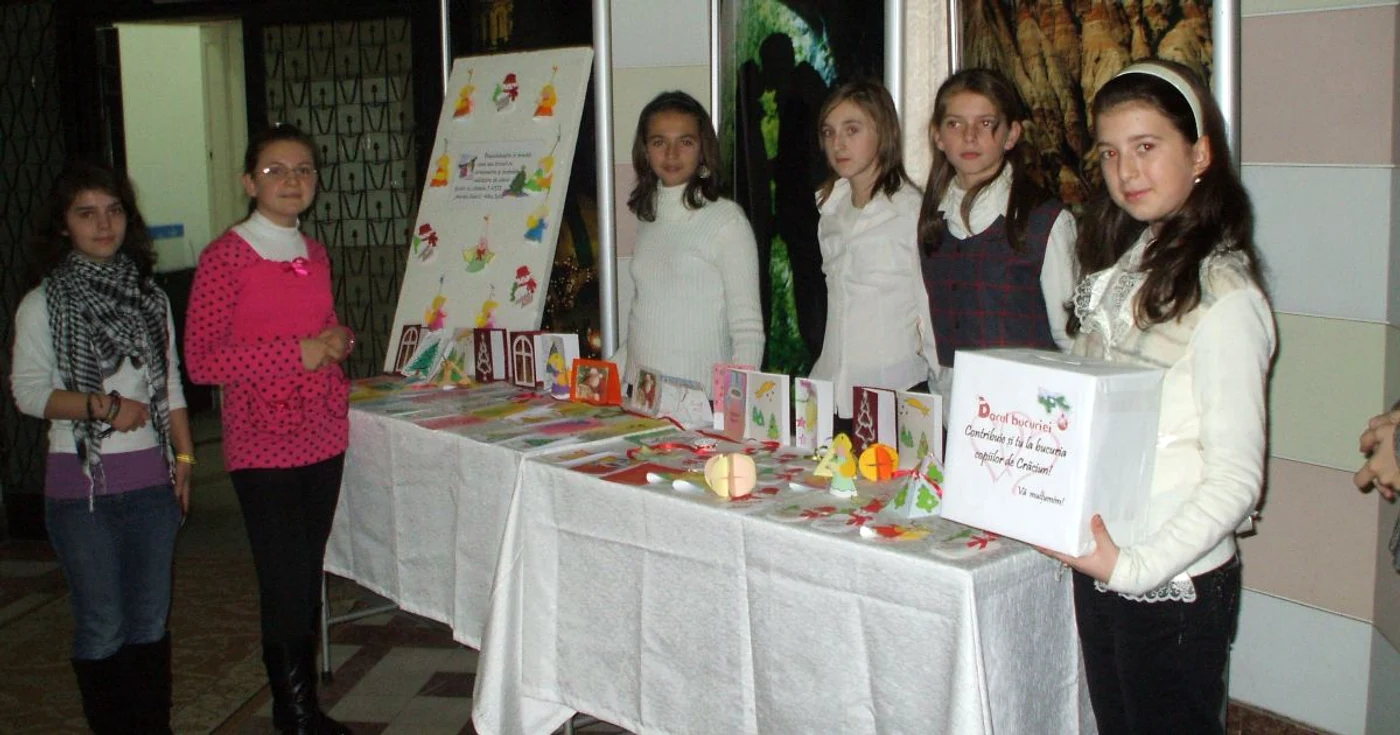 Expoziţie de ornamente de Crăciun la sediul Consiliului Judeţean Alba