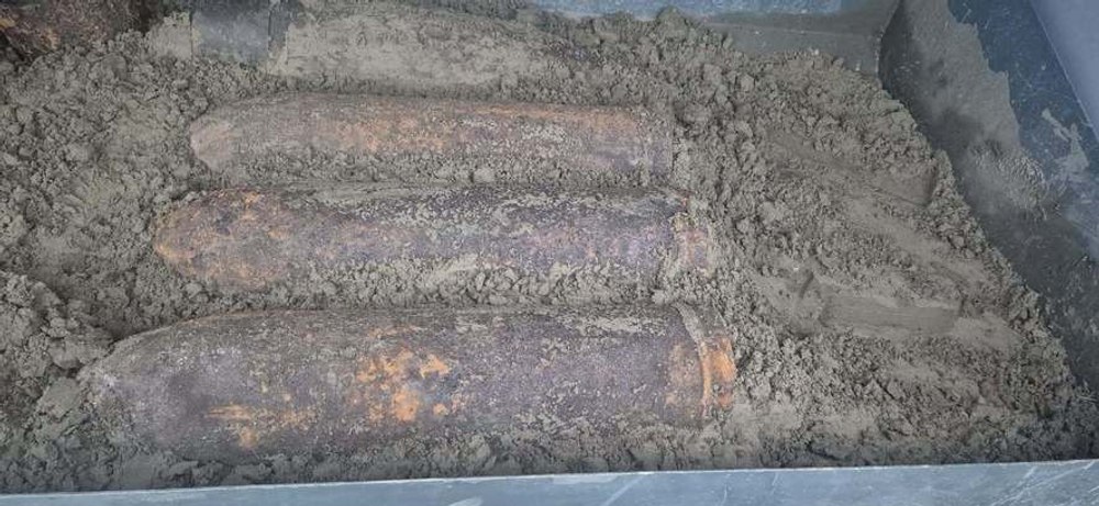 Patru proiectile explozive, descoperite în județul Iași. Trei se aflau pe traseul Autostrăzii A8 