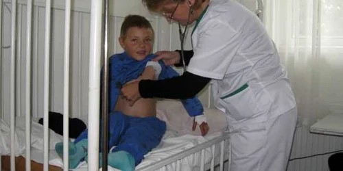 Zeci de copii au ajuns la spital cu afecțiuni respiratorii
