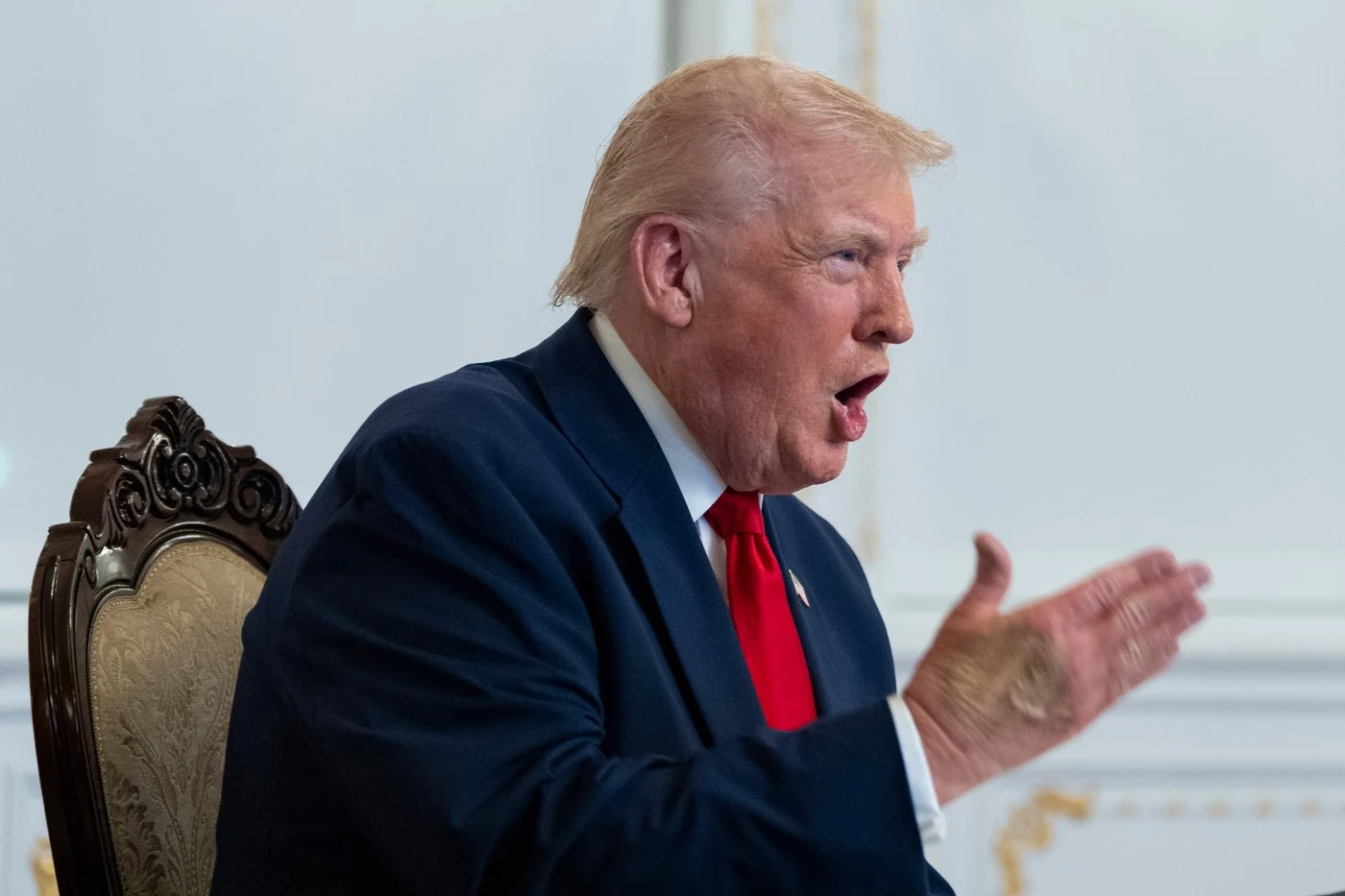Trump cere BBC despăgubiri de 10 miliarde de dolari după ce i s-ar fi denaturat un discurs din timpul asaltului asupra Capitoliului: „Și luptăm, luptăm din răsputeri”