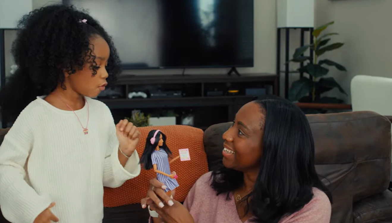 Papușa Barbie cu autism. FOTO captura video Mattel