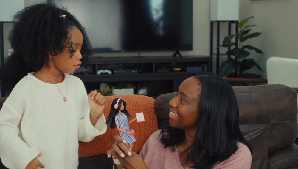 Cum arată păpușa Barbie cu tulburare de spectru autist. Cu ce este dotată jucăria