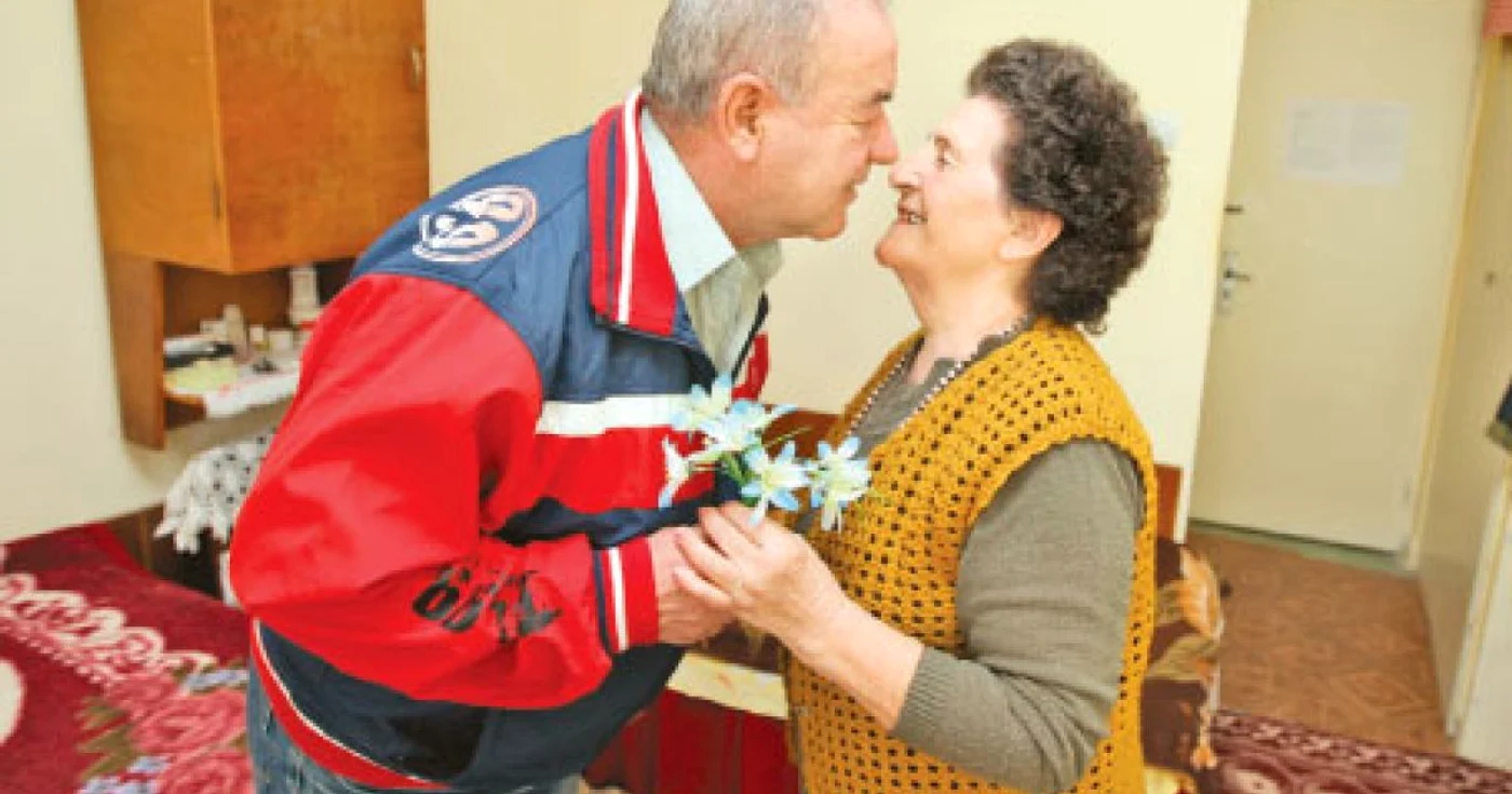 Dumitru i-a oferit Mariei, de Dragobete, un buchet de flori