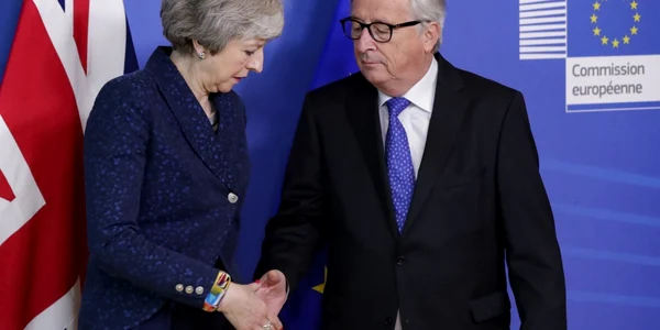 Jean-Claude Juncker si Theresa May FOTO EPA-EFE