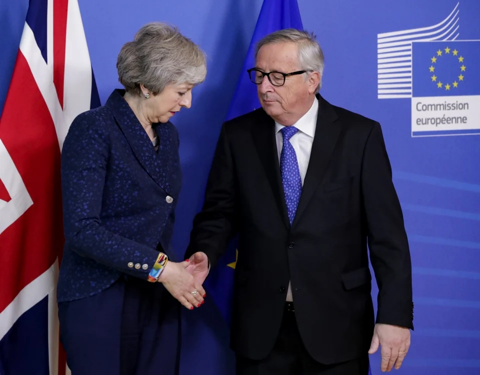 Jean-Claude Juncker şi Theresa May FOTO EPA-EFE