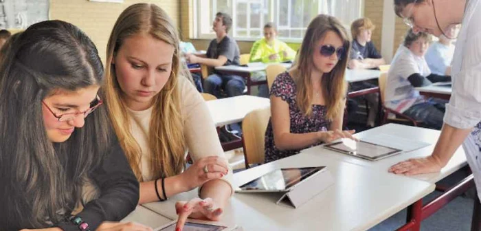 În câţiva ani, elevii ar putea învăţa în clase complet informatizate