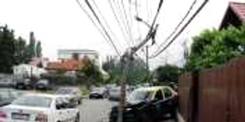 Taxiul a mutat stâlpul din loc