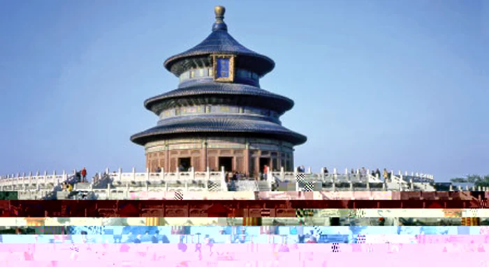 Templul Raiului e realizat în acord cu un vechi proverb chinezesc, care spune că „Raiul e rotund şi pământul e pătrat”