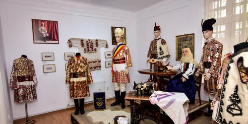 Costumele pot fi admirate la Casa Junilor din Şchei