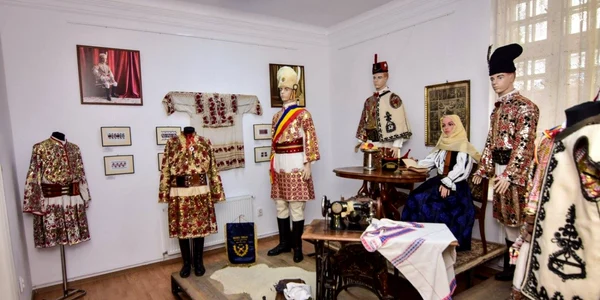 Costumele pot fi admirate la Casa Junilor din Şchei