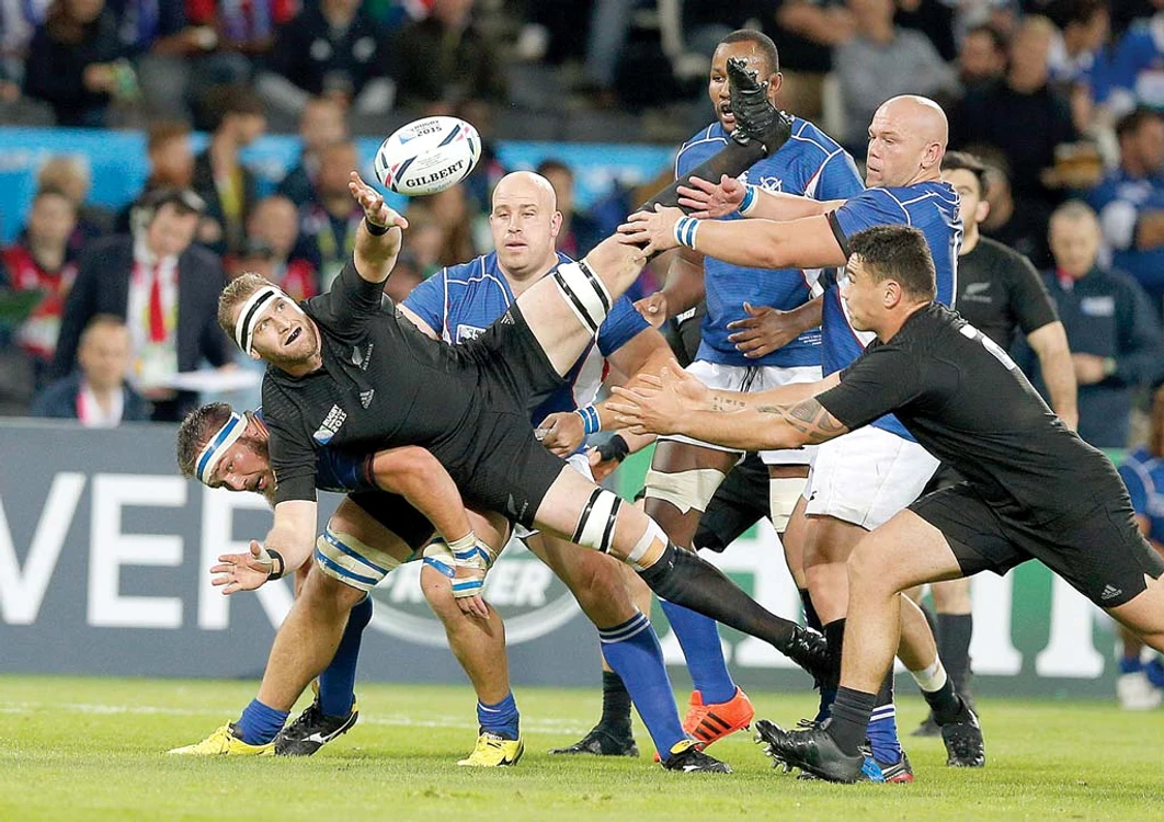 
    Azi şi mâine se joacă semifinalele  Mondialului de rugby, disputat  de Noua Zeelandă, Africa de Sud,  Australia şi Argentina  