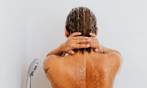 Care este diferența dintre șamponul obișnuit și cel stimulator pentru păr jpg