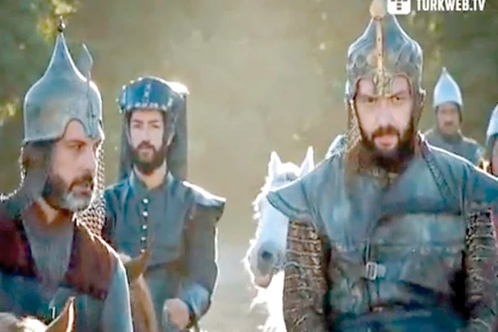 Halit Ergenç îl interpreteazHalit Ergenç îl interpretează în serial pe Sultanul Suleyman, iar soţia lui, Hurrem, este interpretată de Meryem Uzerli ă în serial pe Sultanul Suleyman, iar soţia lui, Hurrem, este interpretată de Meryem Uzerli