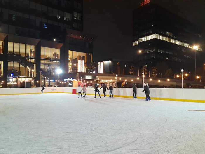 Patinoarul de la Iulius Town FOTO Ștefan Both