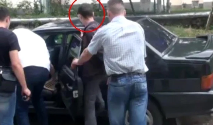 Băbatul a fost reţinut ieri de oamenii legii. CAPTURĂ Pro TV