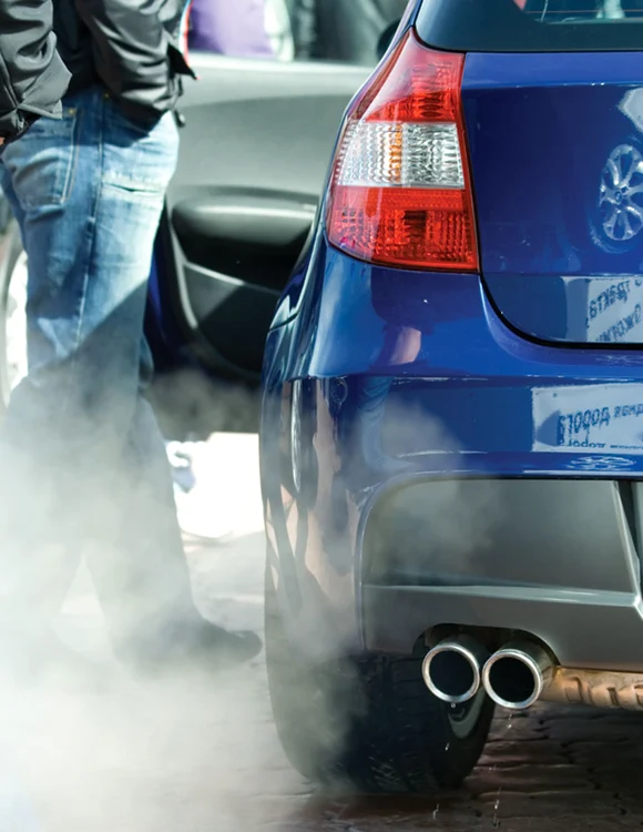 
    Experţii OMS recomandă  reducerea expunerii la  emisiile motoarelor (fotografii: Sever Gheorghe)  