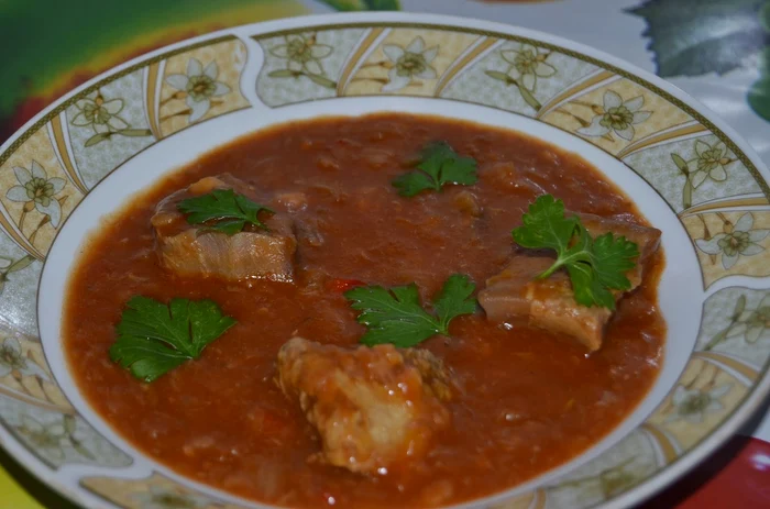 
    Mâncărică de ceapă cu limbă de porc  