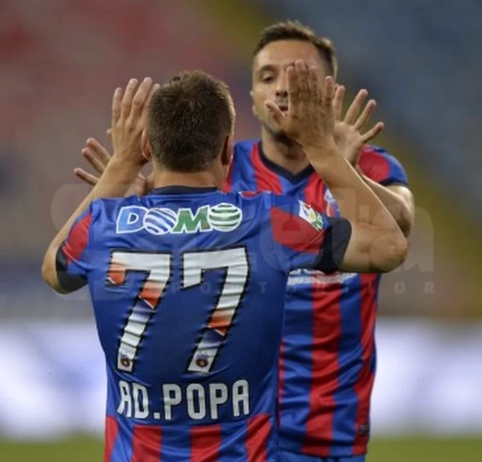 
    Adrian Popa şi Lucian Sânmărtean au înscris primele goluri ale partideiFoto: Cristi Preda/Gazeta Sporturilor  