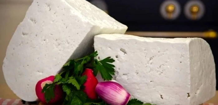 
    Europenilor le este teamă să mai consume brânză din România  