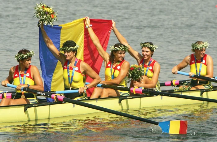 Elisabeta Lipă (51 de ani, a doua de la strânga la dreapta) a obţinut opt medalii olimpiceFoto arhivă