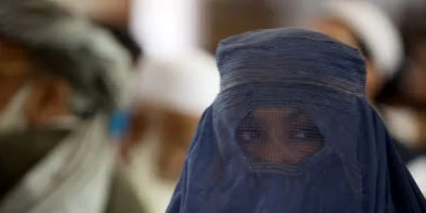 Propunere: puşcărie pentru cine poartă burka în Italia