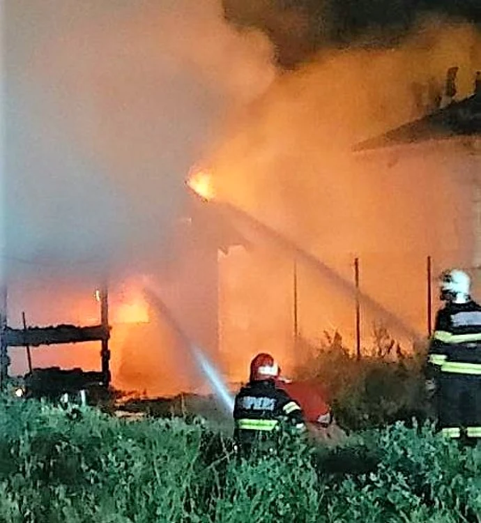 Incendiu puternic la Slobozia FOTO ISU Ialomiţa
