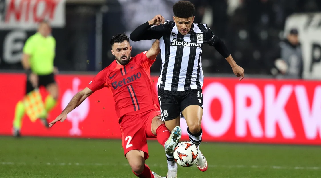 Inimosul Crețu l-a deposedat pe brazilianul Taison FOTO Facebook PAOK
