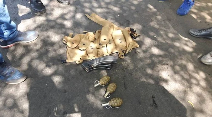 O parte din arsenalul folosit de atacatori