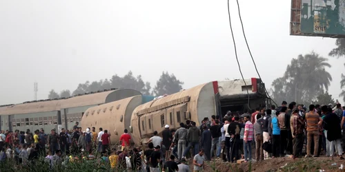 97 de pesroane au fost rănite după deraierea unui tren în provincia un tren de pasageri a deraiat în provincia egipteană Qalioubia la nord de Cairo 18 aprilie 2021 FOTO EPA-EFE