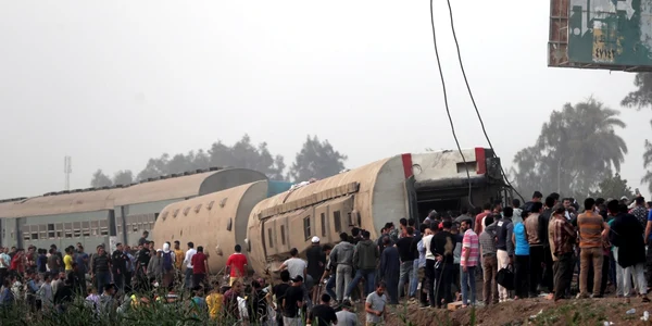 97 de pesroane au fost rănite după deraierea unui tren în provincia un tren de pasageri a deraiat în provincia egipteană Qalioubia la nord de Cairo 18 aprilie 2021 FOTO EPA-EFE