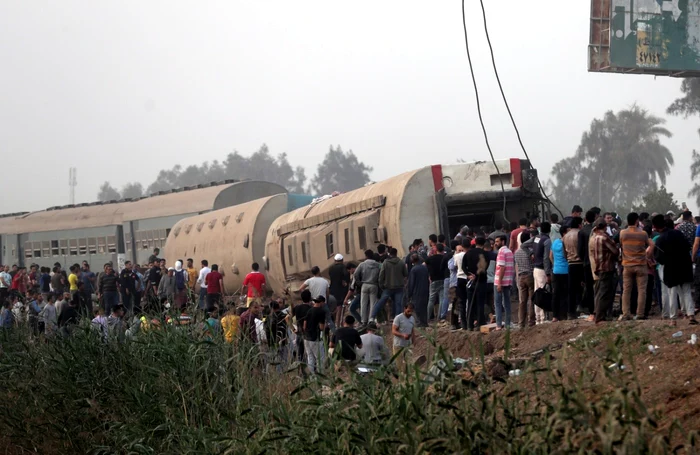 97 de pesroane au fost rănite după ce un tren de pasageri a deraiat în provincia egipteană Qalioubia 18 aprilie 2021 FOTO EPA-EFE