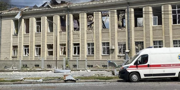 Atac rachete Vinita Ucraina 14 iulie 2022 razboi distrugeri incendiu pompieri FOTO EPA-EFE