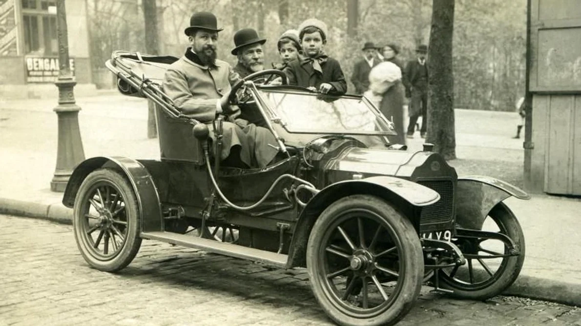 În Franţa, viteza automobilelor este limitată la 10 km/h jpeg